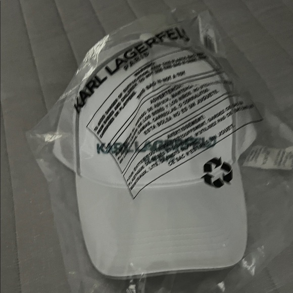 NWT unisex Karl Lagerfeld Logo Embroidered
Trucker Hat - Picture 6 of 16